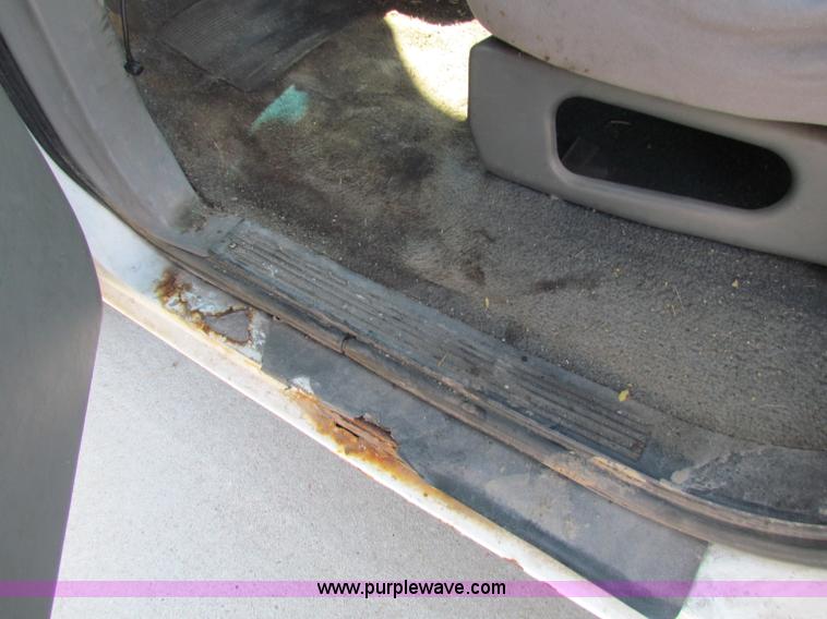 image for item E8112 1997 Ford Aerostar XLT cargo van