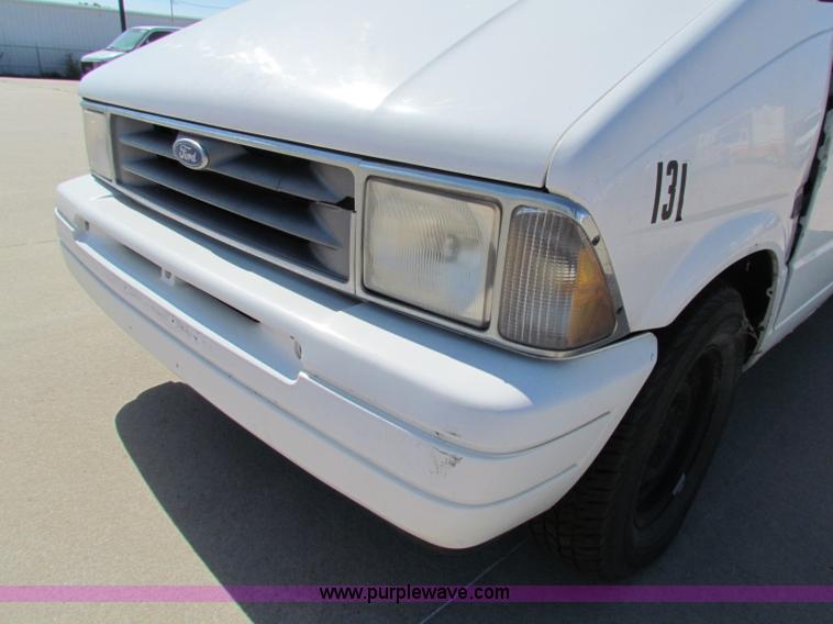 image for item E8112 1997 Ford Aerostar XLT cargo van