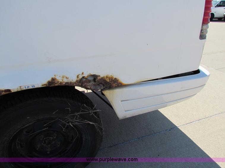 image for item E8112 1997 Ford Aerostar XLT cargo van