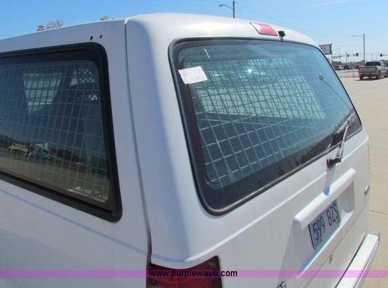 image for item E8112 1997 Ford Aerostar XLT cargo van