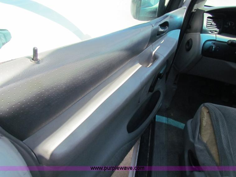 image for item E8113 1998 Ford Windstar minivan