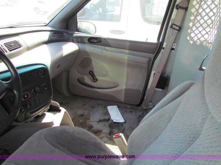 image for item E8113 1998 Ford Windstar minivan
