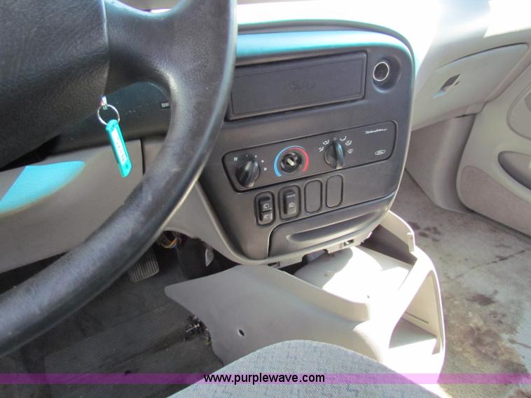 image for item E8113 1998 Ford Windstar minivan