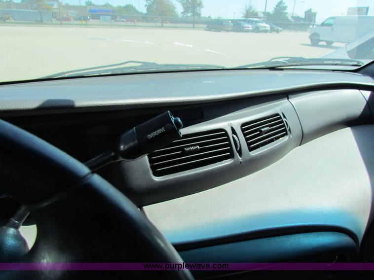 image for item E8113 1998 Ford Windstar minivan