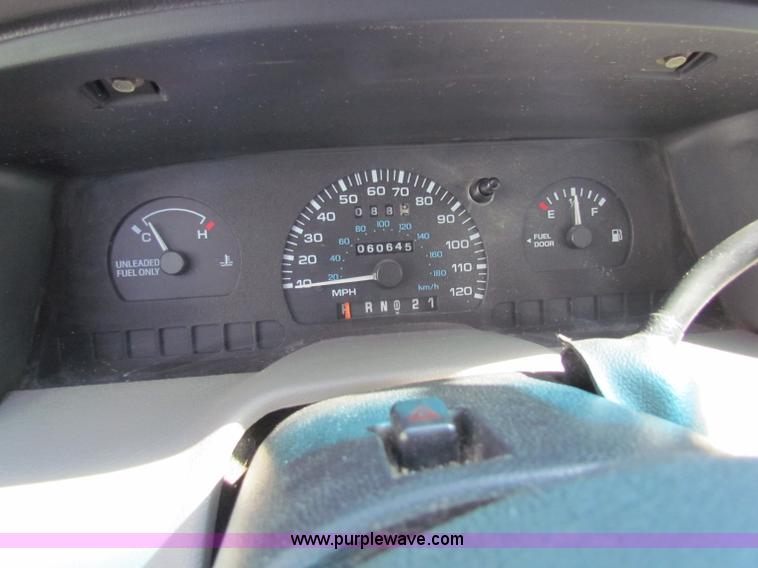 image for item E8113 1998 Ford Windstar minivan