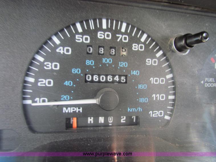 image for item E8113 1998 Ford Windstar minivan