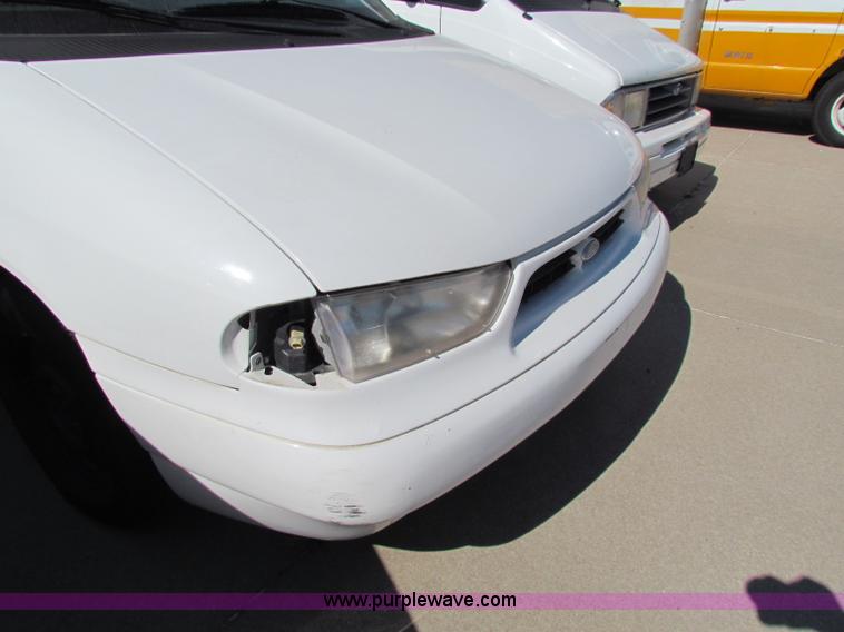 image for item E8113 1998 Ford Windstar minivan