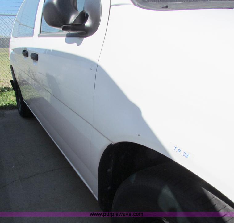 image for item E8113 1998 Ford Windstar minivan