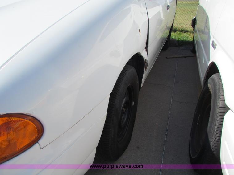 image for item E8113 1998 Ford Windstar minivan