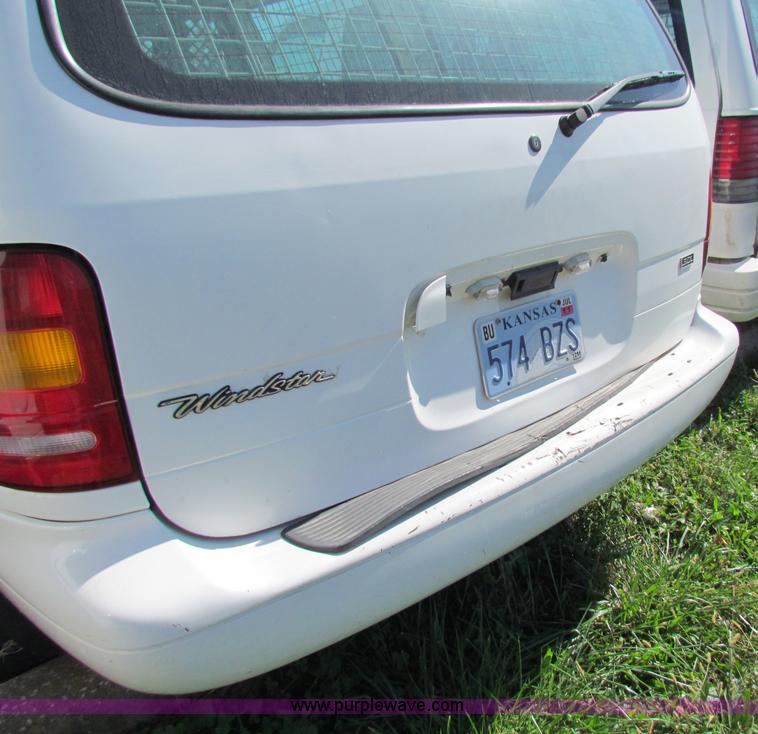 image for item E8113 1998 Ford Windstar minivan