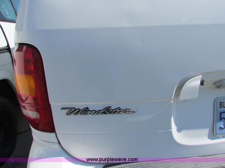image for item E8113 1998 Ford Windstar minivan