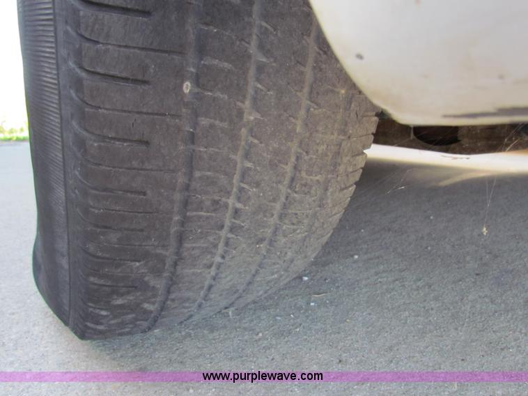 image for item E8113 1998 Ford Windstar minivan