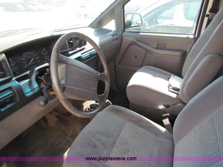 image for item E8114 1997 Ford Aerostar XLT cargo van