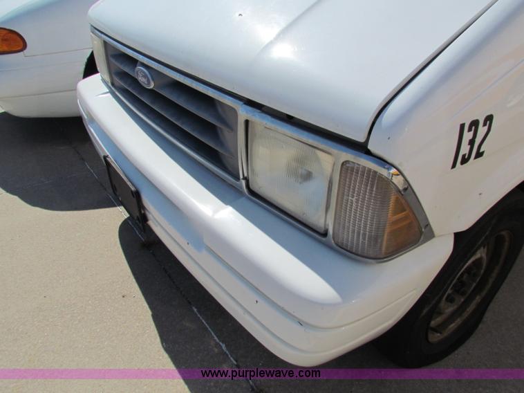 image for item E8114 1997 Ford Aerostar XLT cargo van