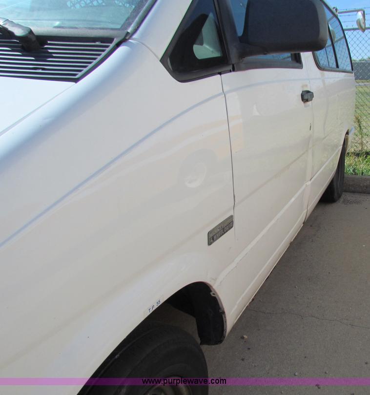 image for item E8114 1997 Ford Aerostar XLT cargo van