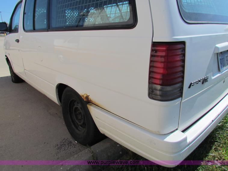 image for item E8114 1997 Ford Aerostar XLT cargo van