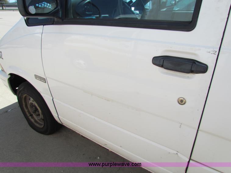 image for item E8114 1997 Ford Aerostar XLT cargo van