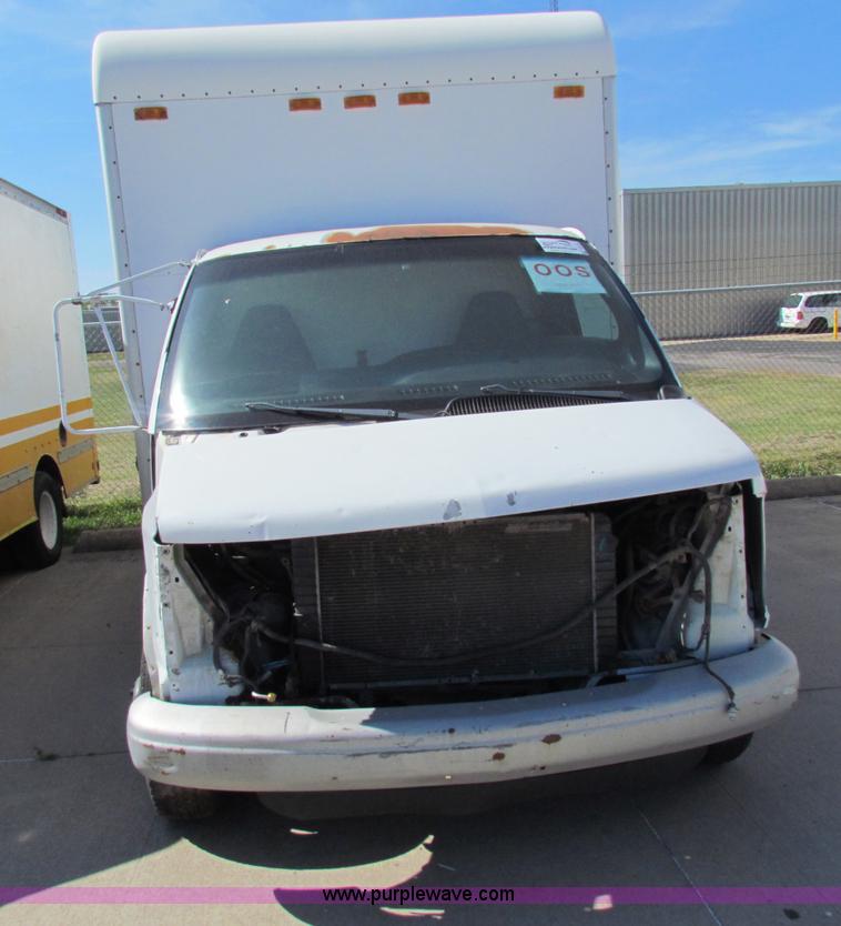 image for item E8116 2000 Chevrolet Express 2500 box truck