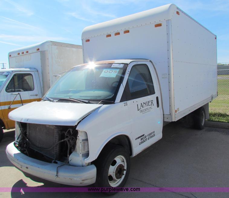 image for item E8116 2000 Chevrolet Express 2500 box truck