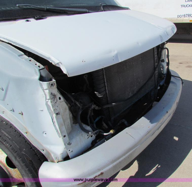 image for item E8116 2000 Chevrolet Express 2500 box truck