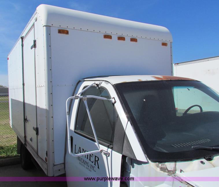 image for item E8116 2000 Chevrolet Express 2500 box truck