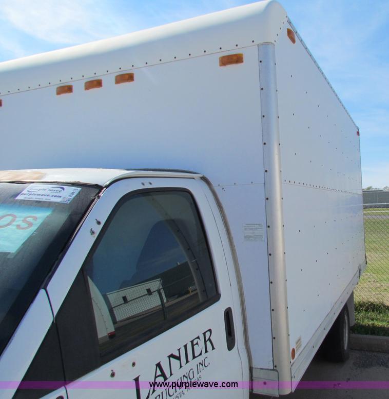 image for item E8116 2000 Chevrolet Express 2500 box truck