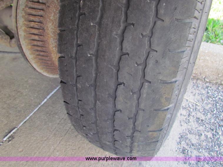 image for item E8116 2000 Chevrolet Express 2500 box truck