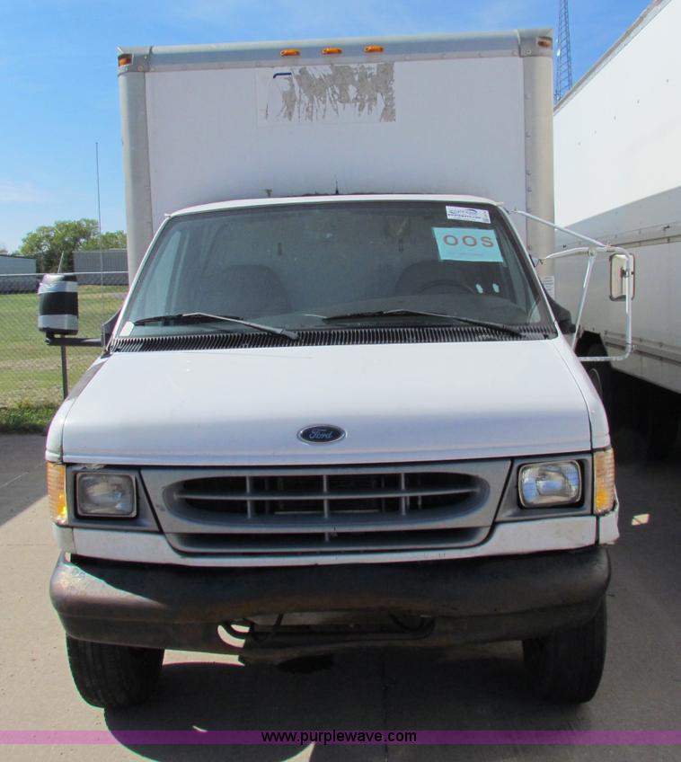 image for item E8118 1999 Ford Econoline E350 Super Duty box truck