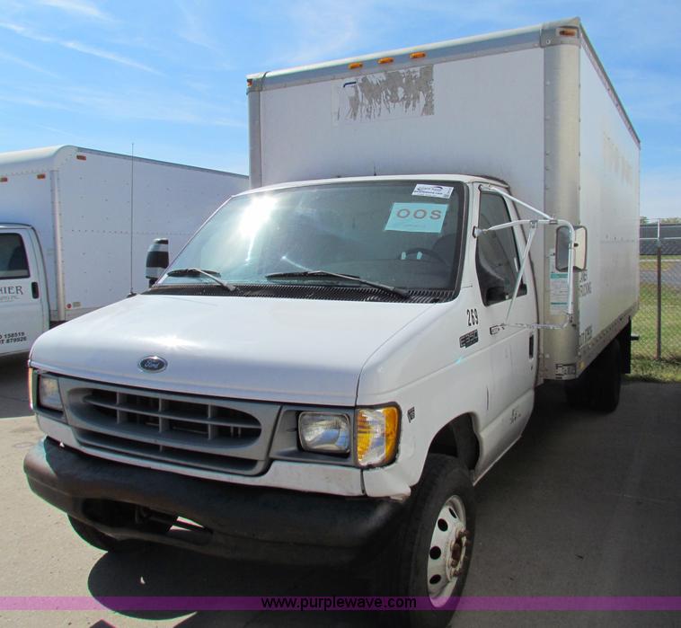 image for item E8118 1999 Ford Econoline E350 Super Duty box truck