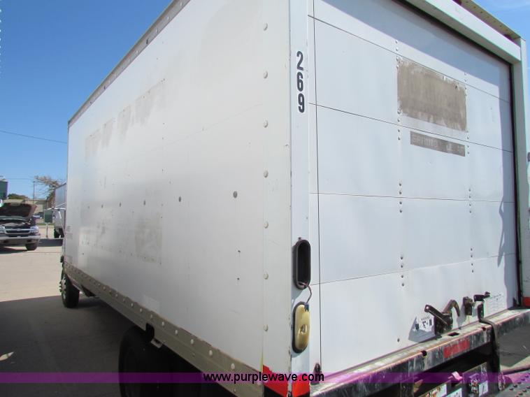 image for item E8118 1999 Ford Econoline E350 Super Duty box truck