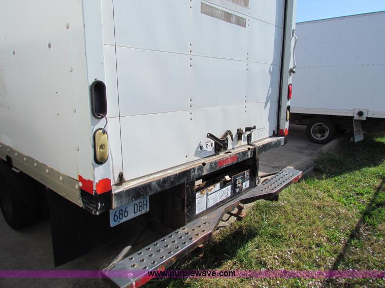 image for item E8118 1999 Ford Econoline E350 Super Duty box truck