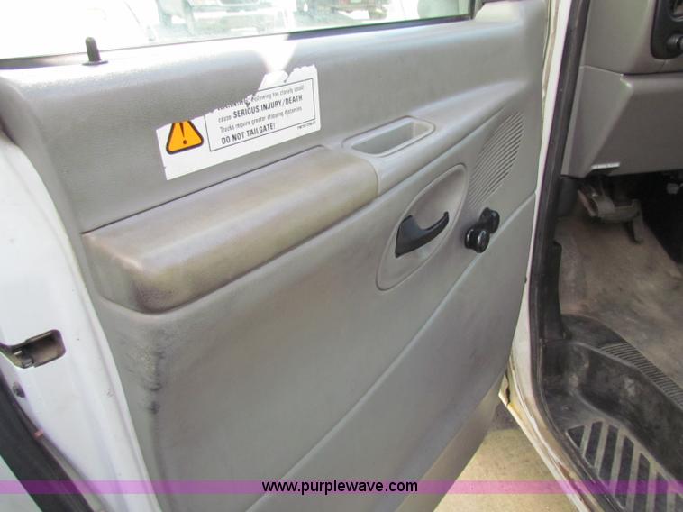image for item E8118 1999 Ford Econoline E350 Super Duty box truck