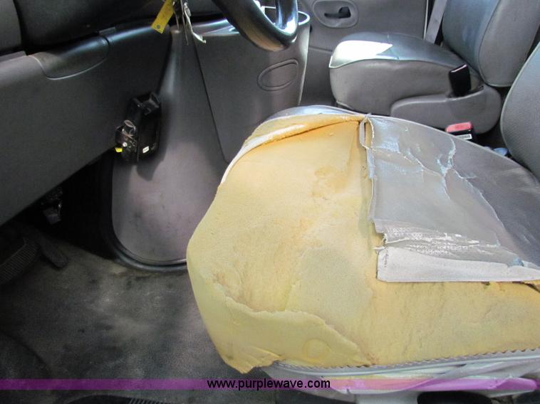 image for item E8118 1999 Ford Econoline E350 Super Duty box truck