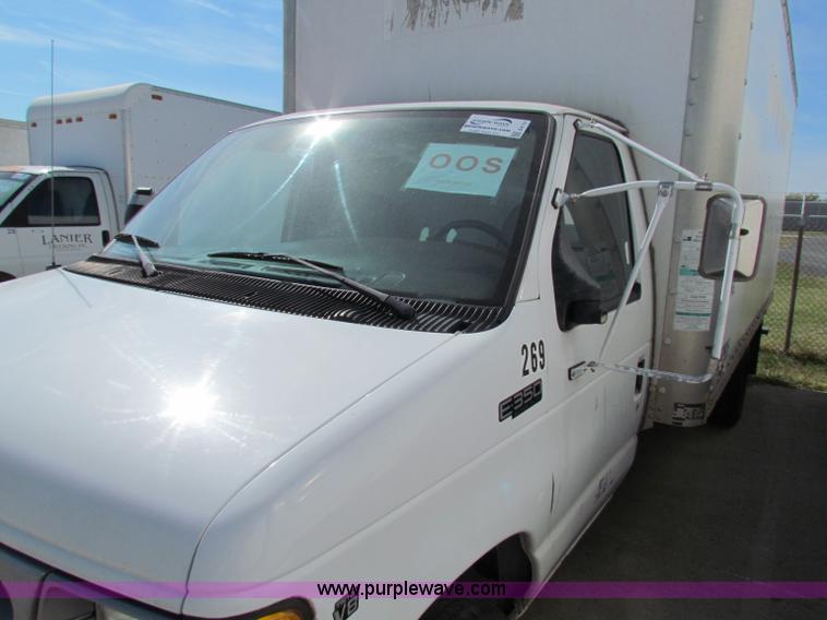 image for item E8118 1999 Ford Econoline E350 Super Duty box truck