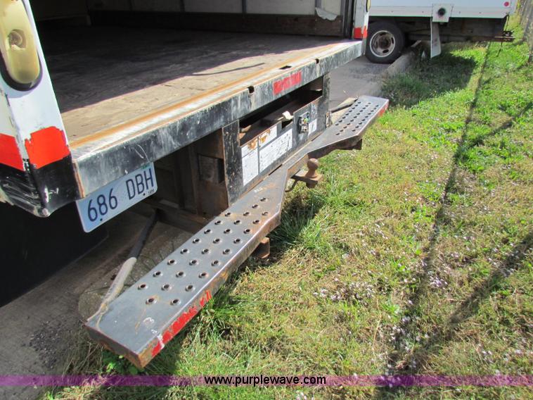 image for item E8118 1999 Ford Econoline E350 Super Duty box truck