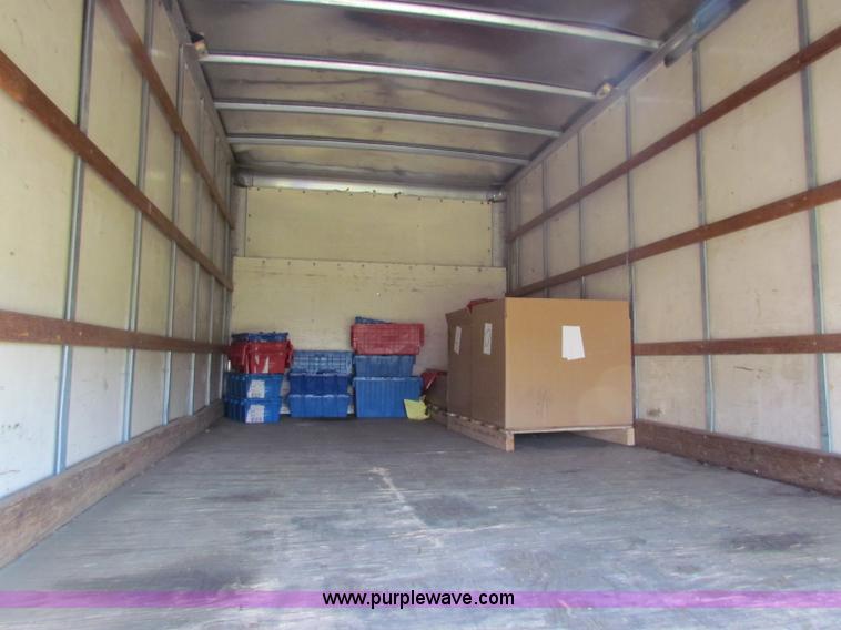 image for item E8118 1999 Ford Econoline E350 Super Duty box truck