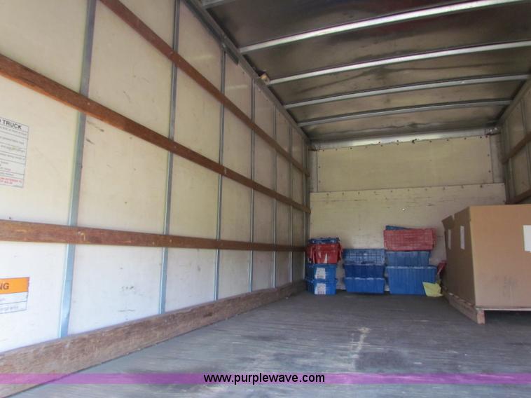 image for item E8118 1999 Ford Econoline E350 Super Duty box truck