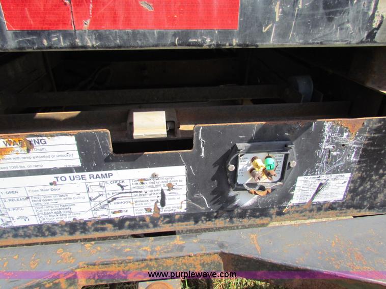 image for item E8118 1999 Ford Econoline E350 Super Duty box truck