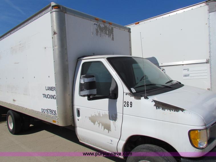 image for item E8118 1999 Ford Econoline E350 Super Duty box truck
