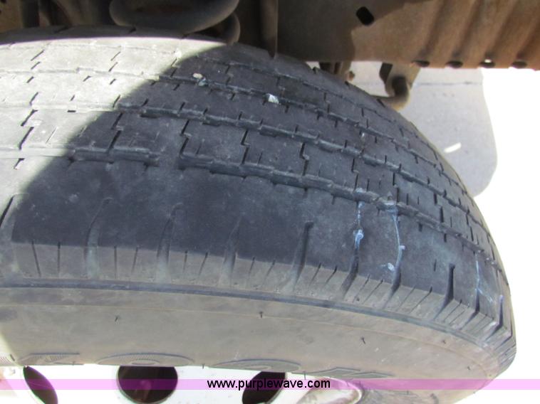 image for item E8118 1999 Ford Econoline E350 Super Duty box truck