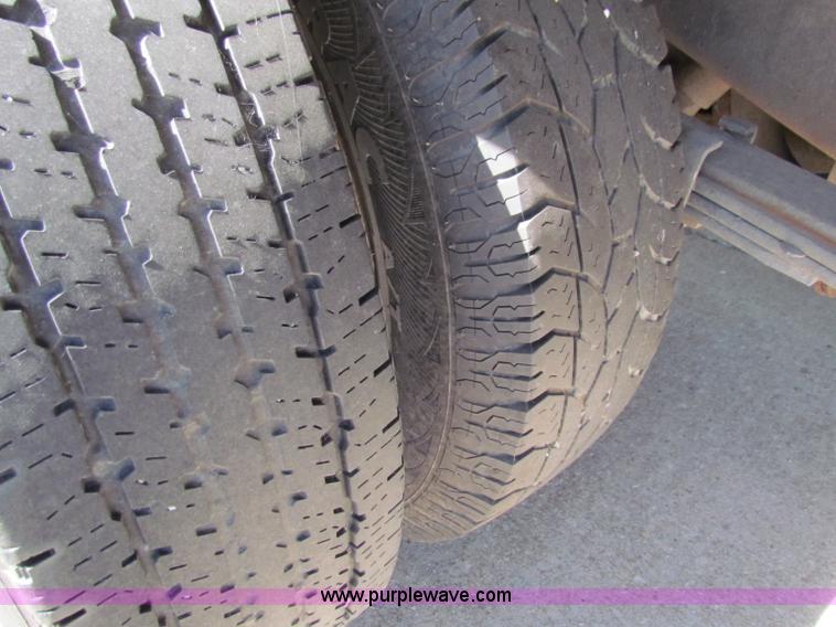 image for item E8118 1999 Ford Econoline E350 Super Duty box truck