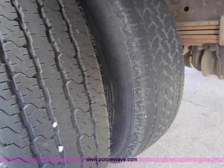 image for item E8118 1999 Ford Econoline E350 Super Duty box truck