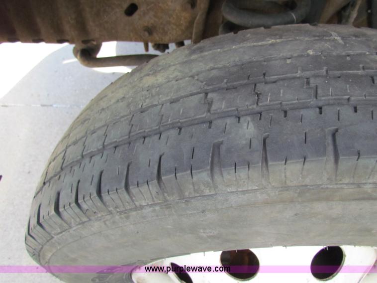 image for item E8118 1999 Ford Econoline E350 Super Duty box truck