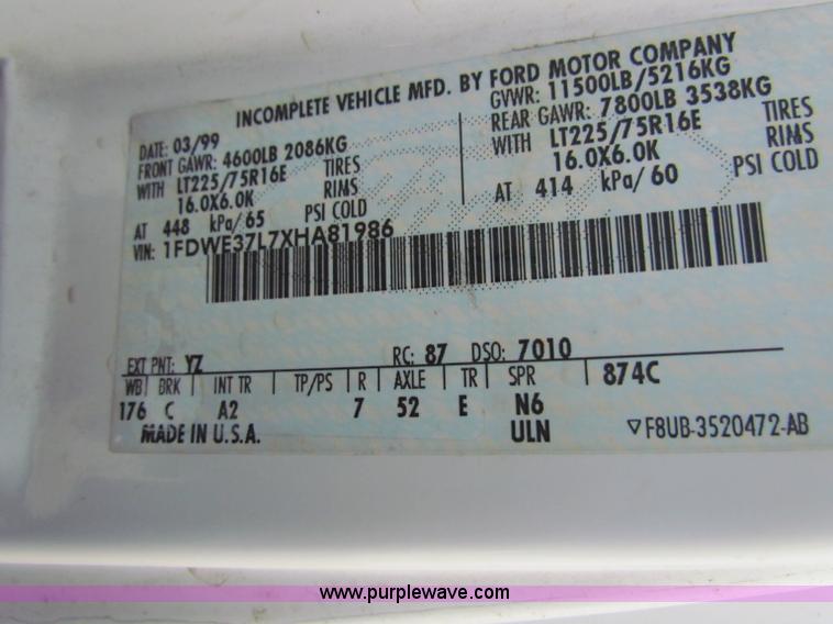image for item E8118 1999 Ford Econoline E350 Super Duty box truck