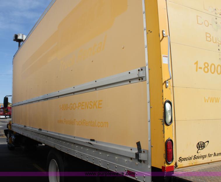 image for item E8119 2004 International DuraStar 4300 box truck