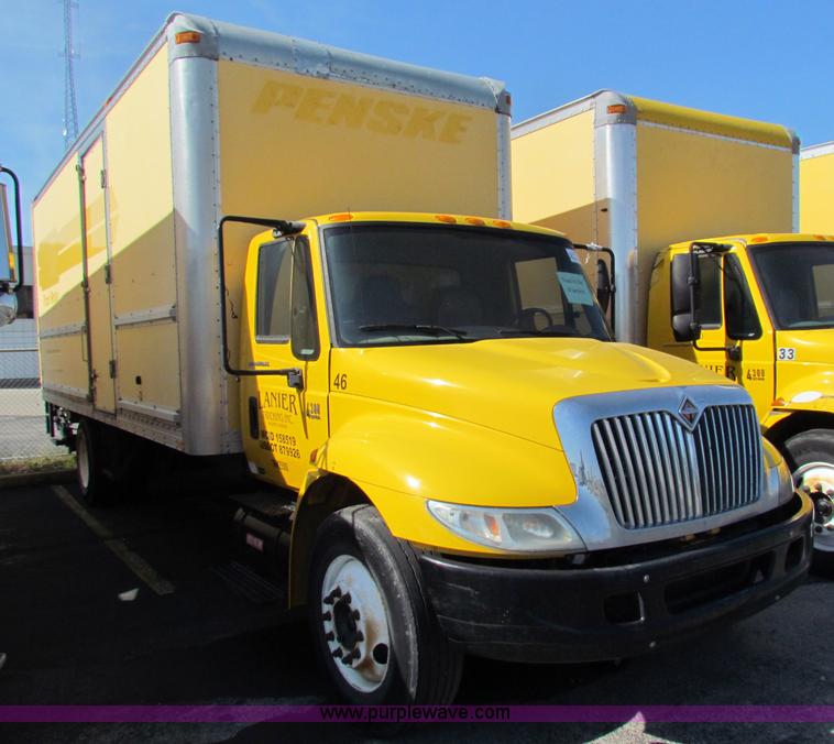 image for item E8127 2004 International DuraStar 4300 box truck