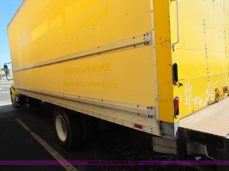 image for item E8127 2004 International DuraStar 4300 box truck