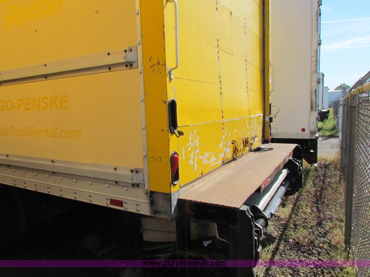 image for item E8127 2004 International DuraStar 4300 box truck