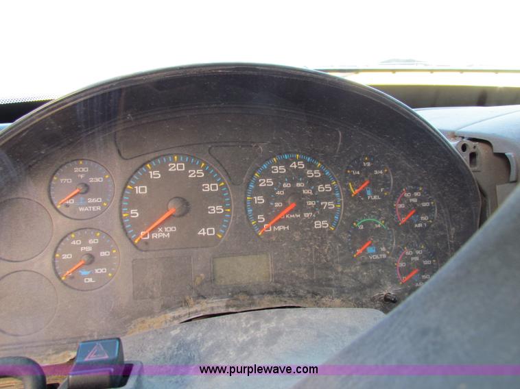 image for item E8127 2004 International DuraStar 4300 box truck