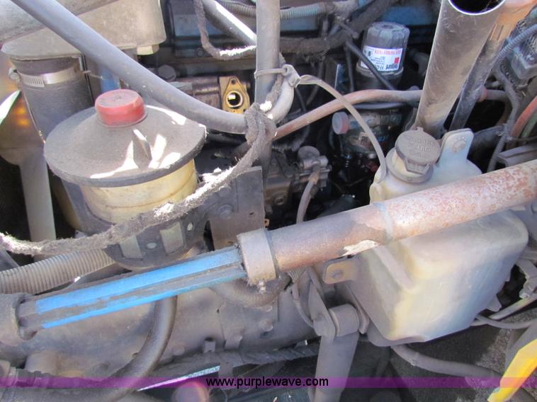 image for item E8127 2004 International DuraStar 4300 box truck